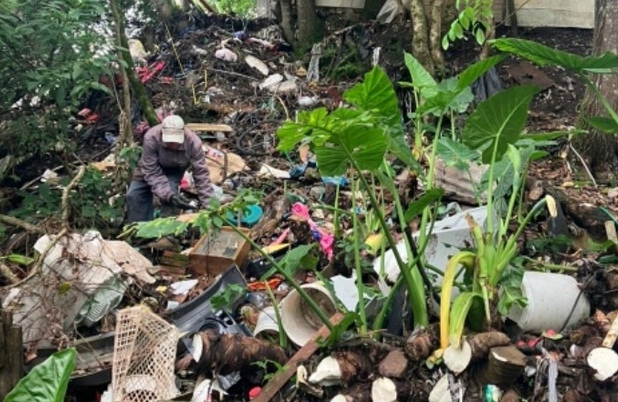 Mutirão da Prefeitura limpa área de preservação no Bairro Sagrado Coração de Jesus