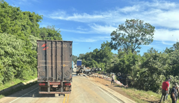 Grave acidente interdita parcialmente a BR-163; Condutor é resgatado gravemente ferido