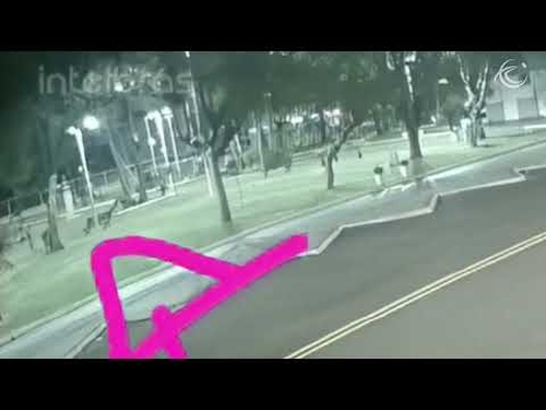 Câmeras flagram momento em que busto do professor Dalilo Quintino Pereira é furtado na praça central